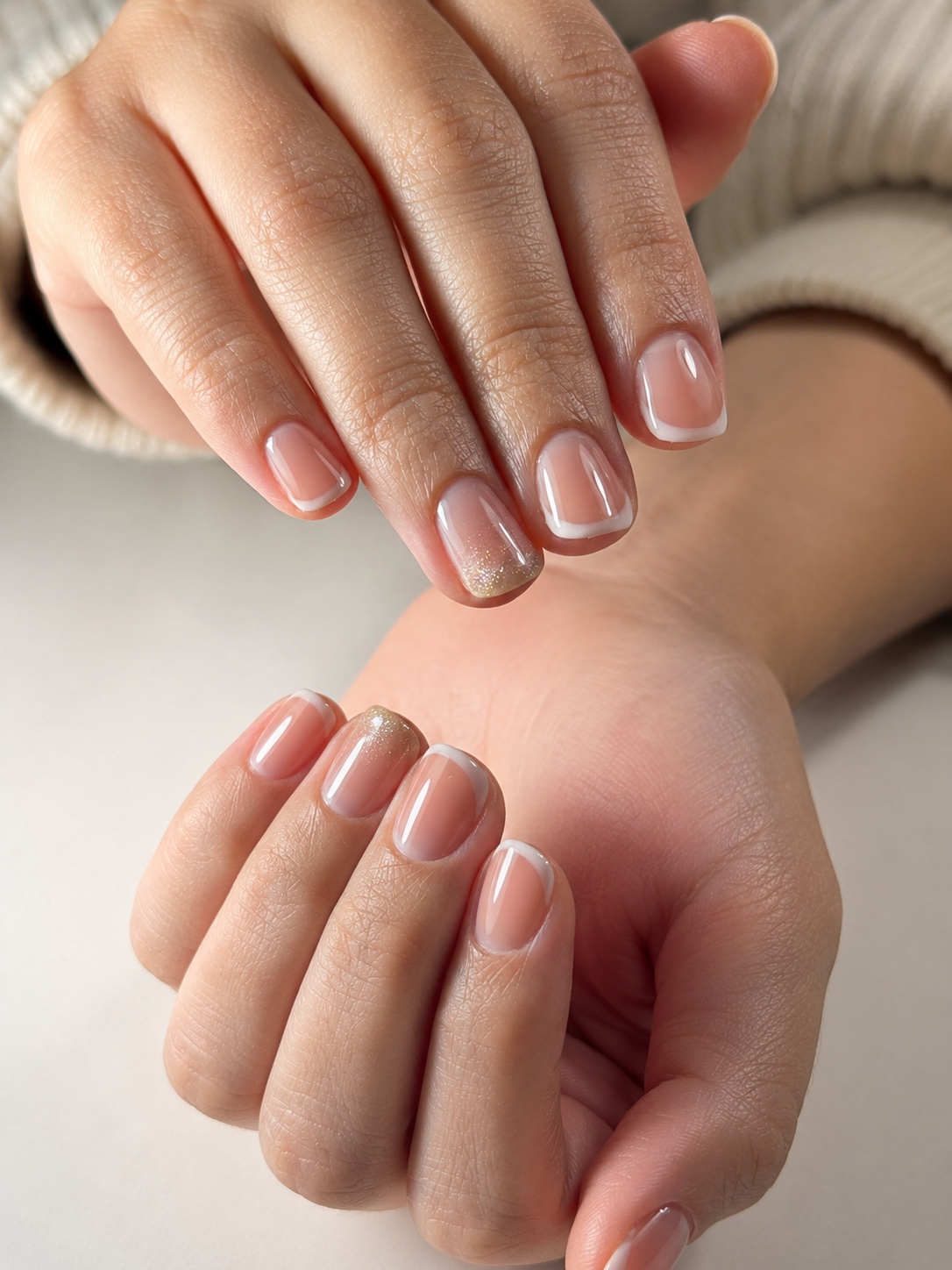 Francesa blanca y brillo, trabajo de Esmaltado Permanente realizado en Kuky Chic