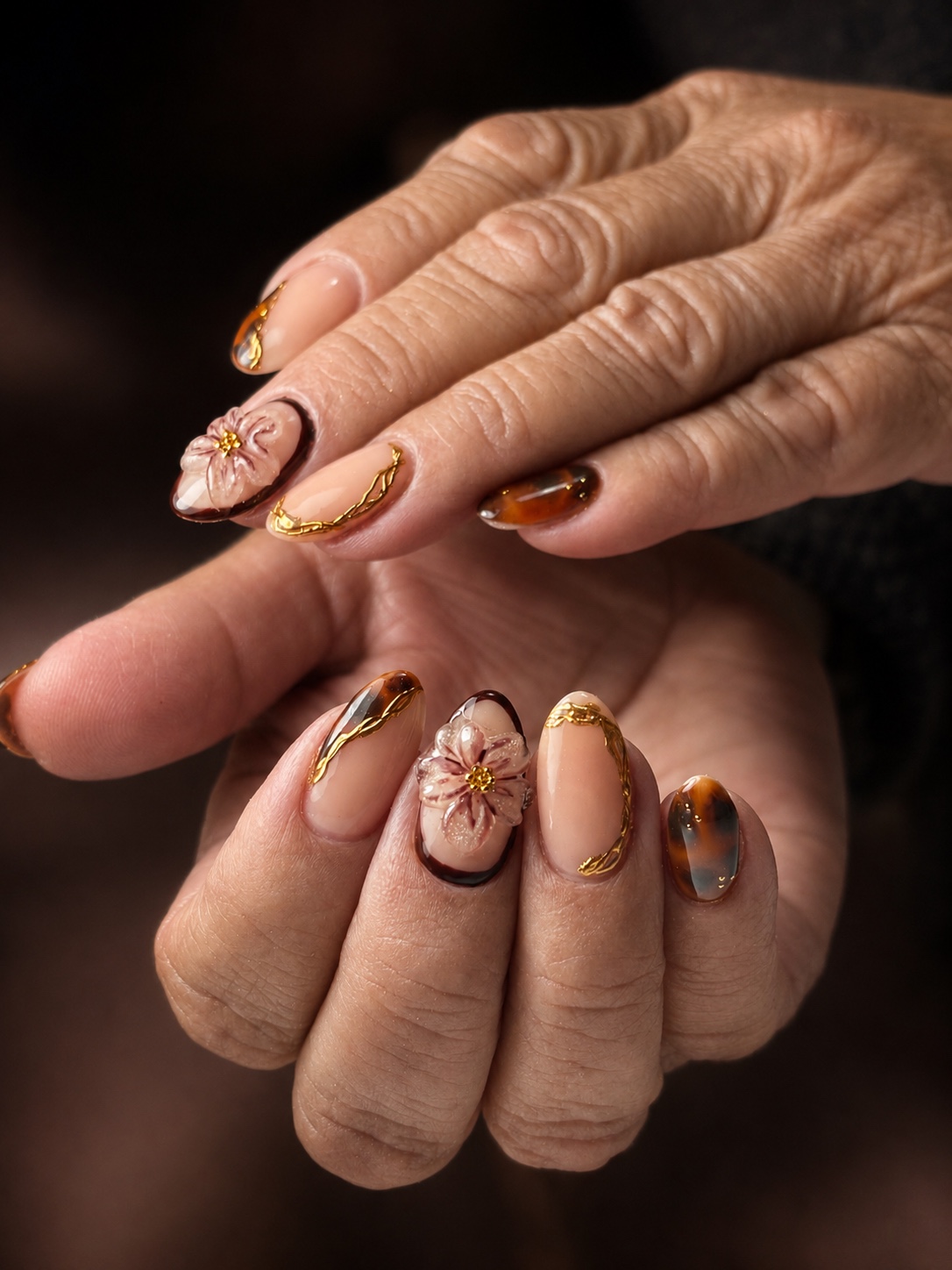 Flores ámbar, trabajo de Kapping Gel realizado en Kuky Chic