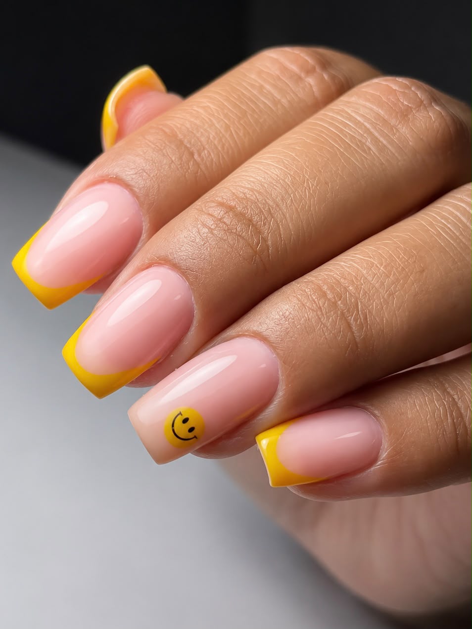 Francesa amarilla, trabajo de Kapping Polygel realizado en Kuky Chic