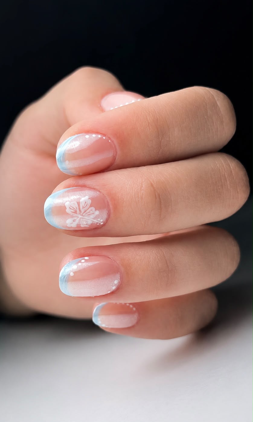 Francesa celeste y mariposa, trabajo de Kapping Polygel realizado en Kuky Chic